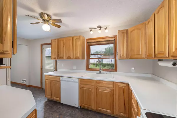 Onalaska, WI 54650,212 5th AVENUE N