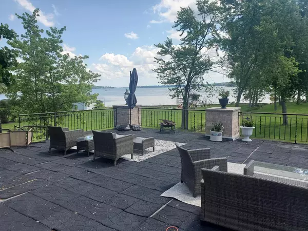 Pewaukee, WI 53072,W304N2470 Maple AVENUE