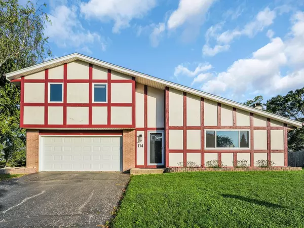 114 Cernan COURT, Mukwonago, WI 53149