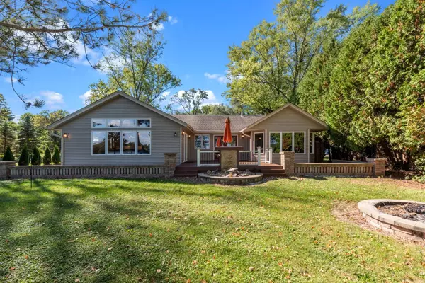 W378S5028 W Pretty Lake ROAD, Dousman, WI 53118