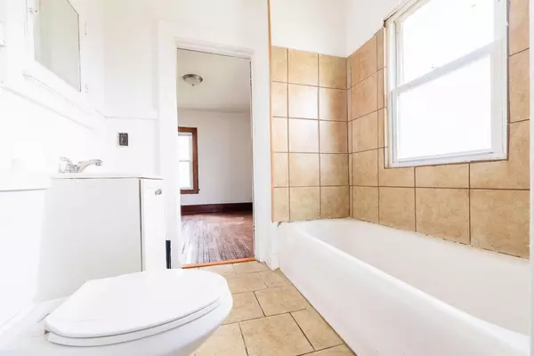 Racine, WI 53404,1927 Harriet STREET