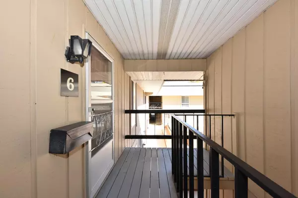 Milwaukee, WI 53224,11927 W Appleton AVENUE #6