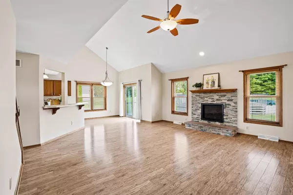 Dousman, WI 53118,W361S2760 Lisa LANE