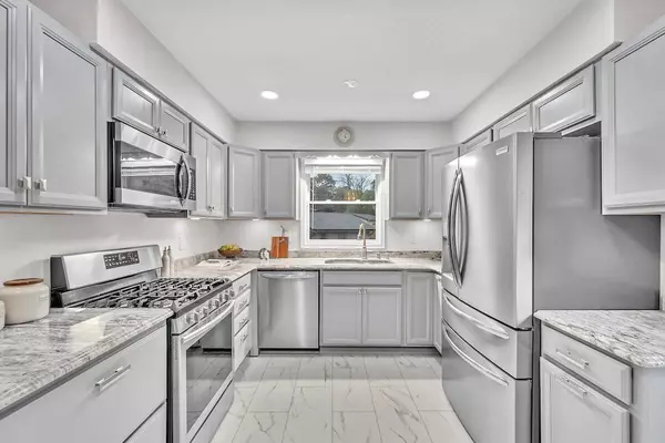 Saukville, WI 53080,633 Hollybrook LANE