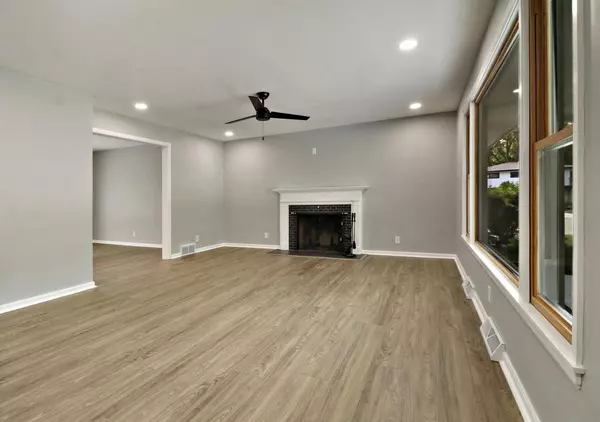 Racine, WI 53405,3923 Frances DRIVE