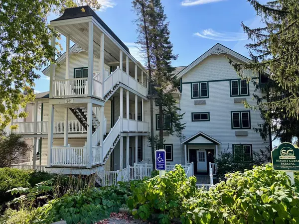 281 Victorian Village DRIVE #31, Elkhart Lake, WI 53020