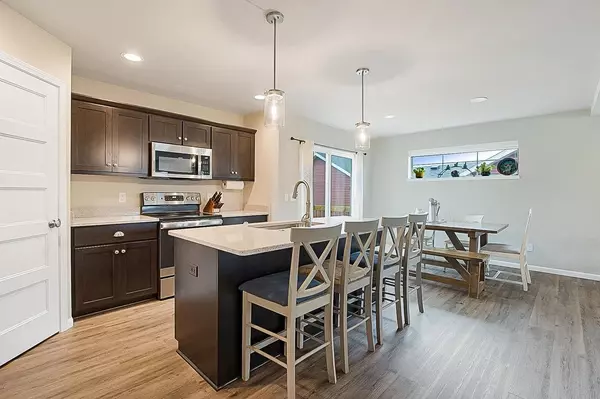 Waunakee, WI 53597,613 Prospect Rd