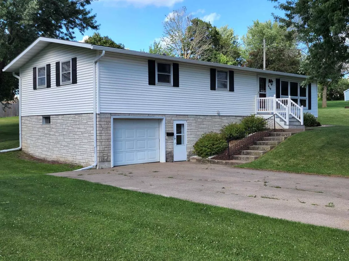 Lancaster, WI 53813,454 E Hickory St