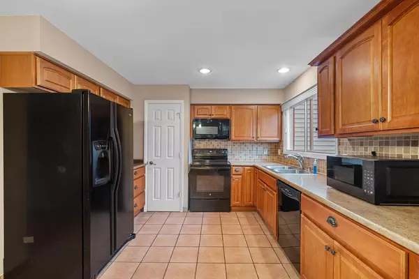 Germantown, WI 53022,N114W16633 Royal COURT #4