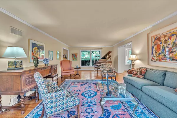 Bayside, WI 53217,9525 N Regent ROAD