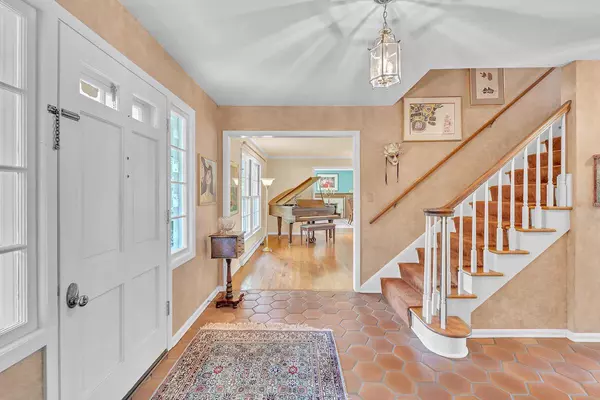 Bayside, WI 53217,9525 N Regent ROAD