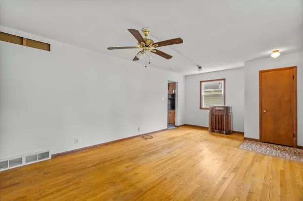 Milwaukee, WI 53209,7068 N 38th COURT