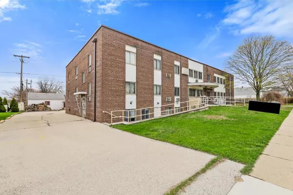West Allis, WI 53227,9806 W Lincoln AVENUE