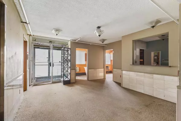 West Allis, WI 53227,9806 W Lincoln AVENUE