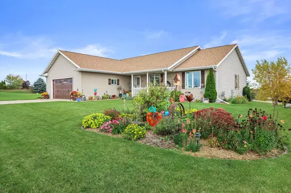 Eden, WI 53019,104 Carolyn COURT