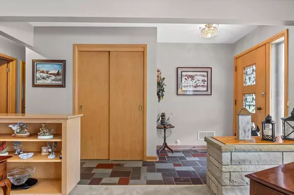 Menomonee Falls, WI 53051,N62W15926 Skyline DRIVE