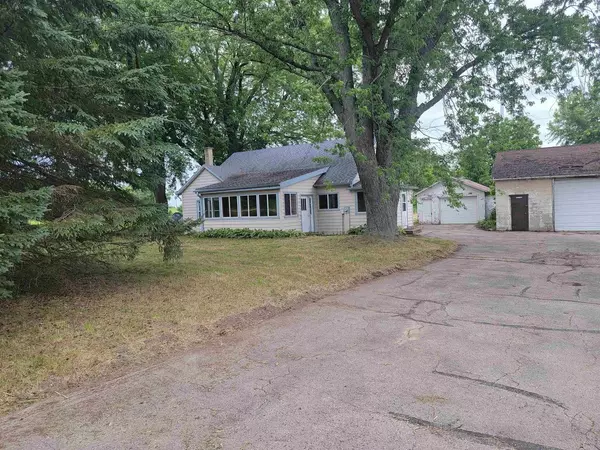 W2380 Fields Rd, Fall River, WI 53932