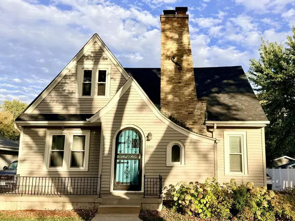 1522 S Sunny Slope ROAD, New Berlin, WI 53151