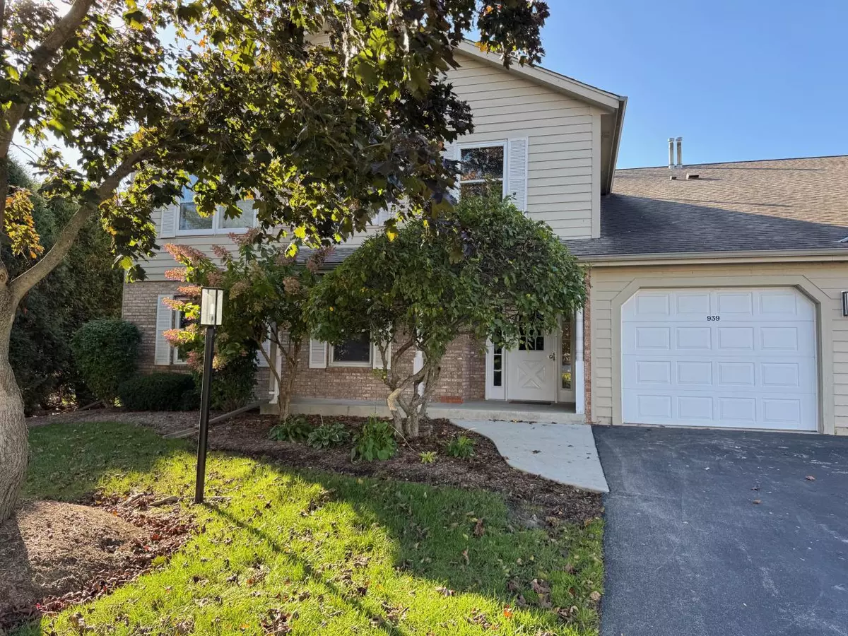 Burlington, WI 53105,939 Crestwood DRIVE #1D