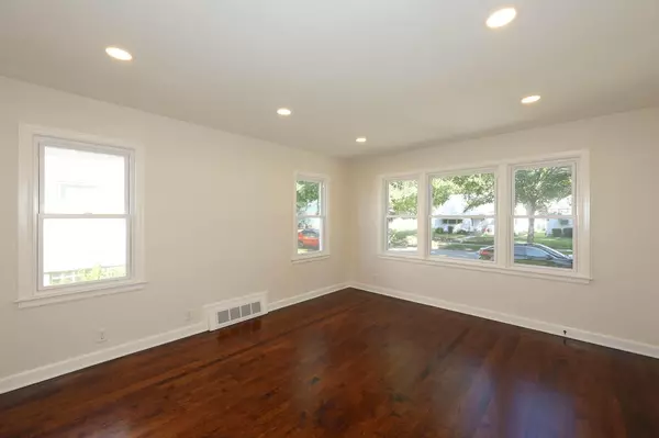 West Allis, WI 53219,2433 S 74th STREET