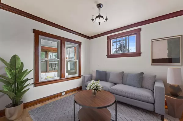 Milwaukee, WI 53207,817 E Otjen STREET