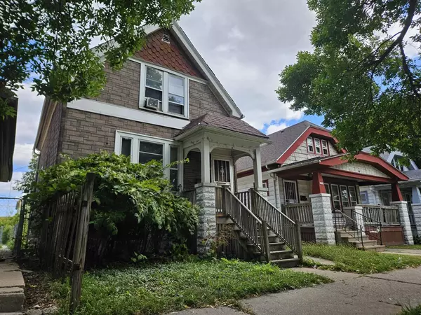 4050 N 6th STREET, Milwaukee, WI 53212