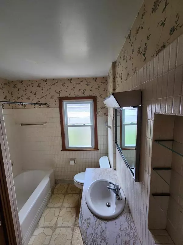 Kenosha, WI 53143,7813 24th AVENUE