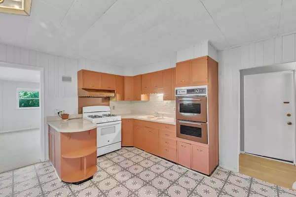 Milwaukee, WI 53211,2920 N Bartlett AVENUE