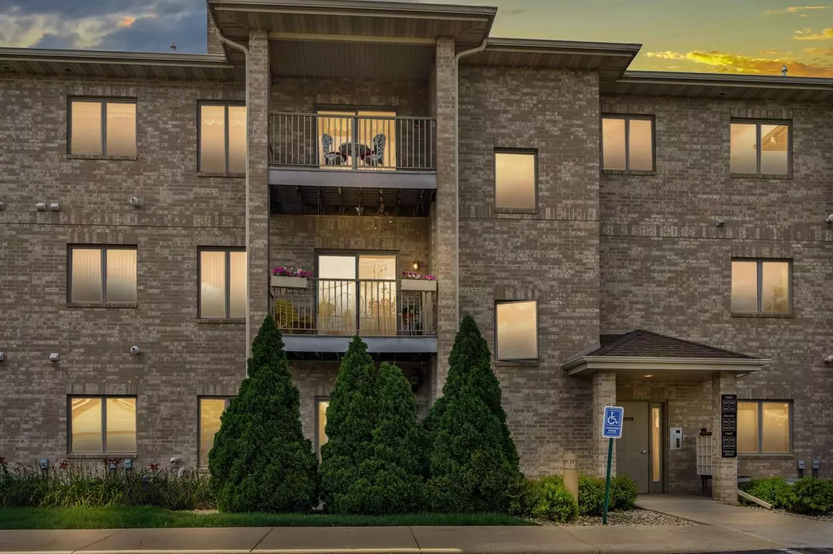 Waunakee, WI 53597,250 Fairview Cir #250