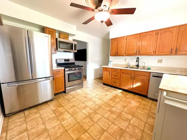 Milwaukee, WI 53225,10313 W Harvest LANE