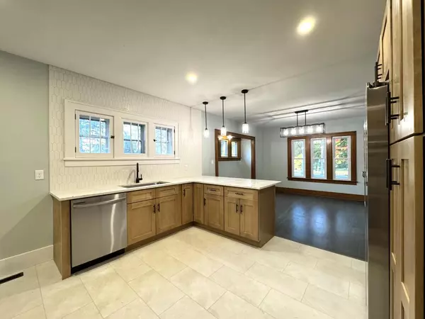 Waukesha, WI 53186,1103 Arcadian AVENUE