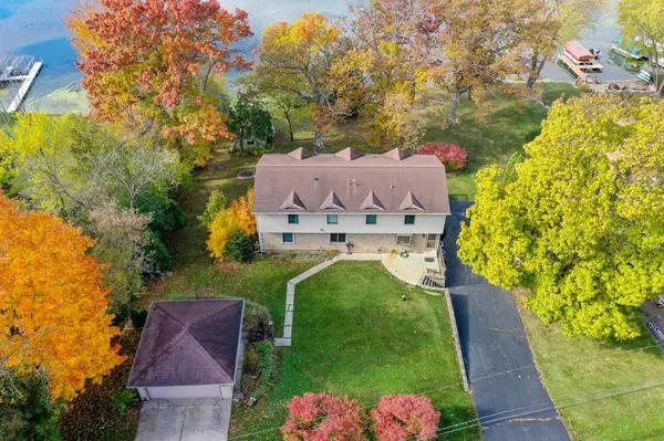 5812 N River Bay ROAD, Waterford, WI 53185