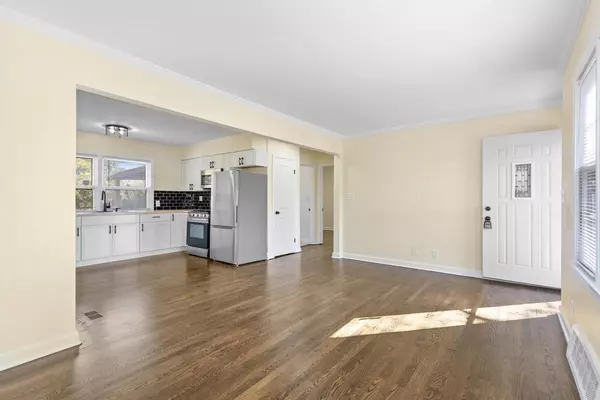 Milwaukee, WI 53218,8002 W Fond Du Lac AVENUE