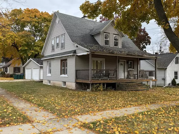 812 W Sherman AVENUE, Fort Atkinson, WI 53538