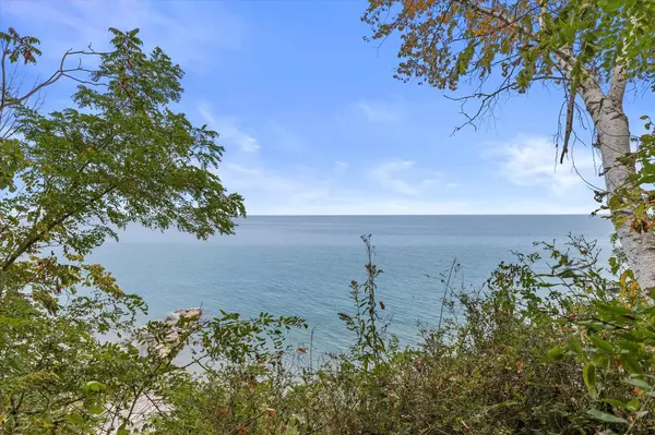 Racine, WI 53402,1701 Heather LANE