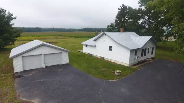 N4907 10th Ave, Montello, WI 53949