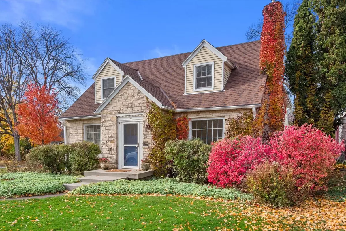 Oconomowoc, WI 53066,208 Maple TERRACE