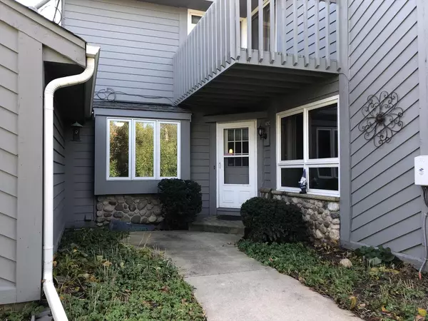 15634 W Ridge ROAD, New Berlin, WI 53151