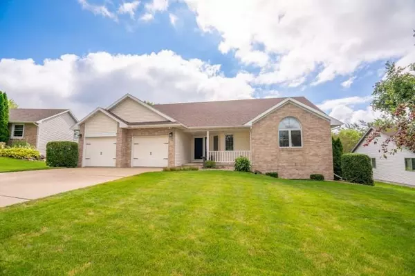 713 Parkway Dr, Mount Horeb, WI 53572