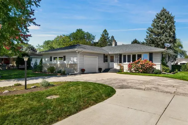 501 6th St, Waunakee, WI 53597