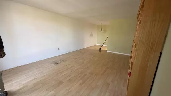 Milwaukee, WI 53225,5253 N Lovers Lane ROAD #204