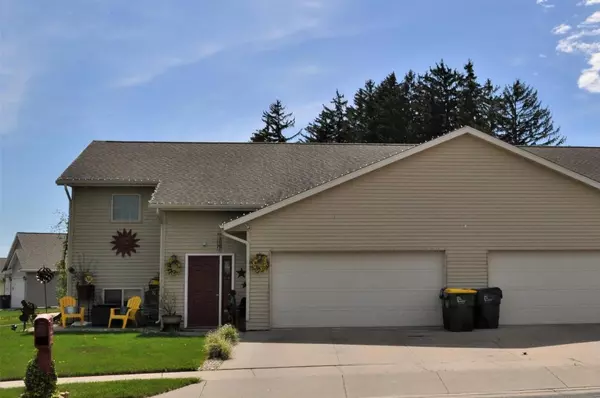 1103-1105 Roloff Dr, Reedsburg, WI 53959