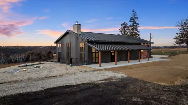 N23415 Oak Ridge DRIVE, Galesville, WI 54630