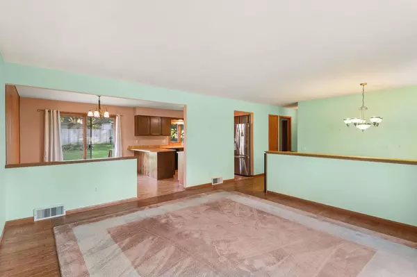 Waunakee, WI 53597,102 Simon Crestway