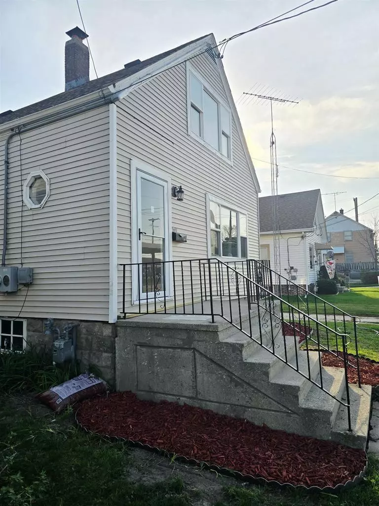 Two Rivers, WI 54241,1713 12th STREET