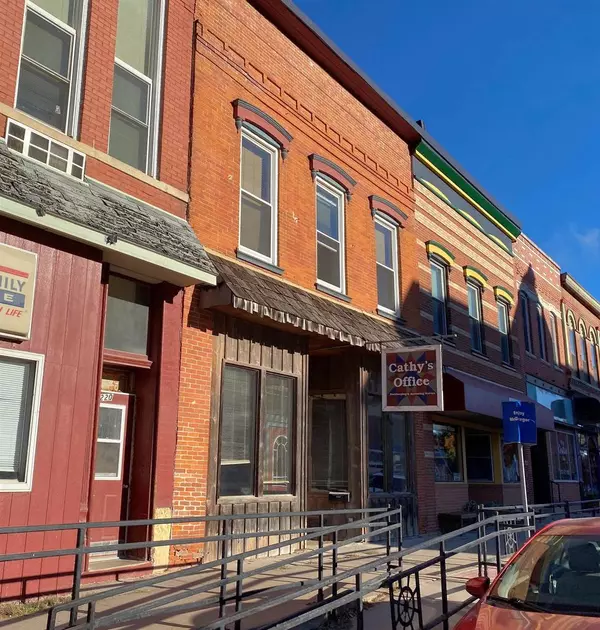 218 Main St, Mcgregor, IA 52157