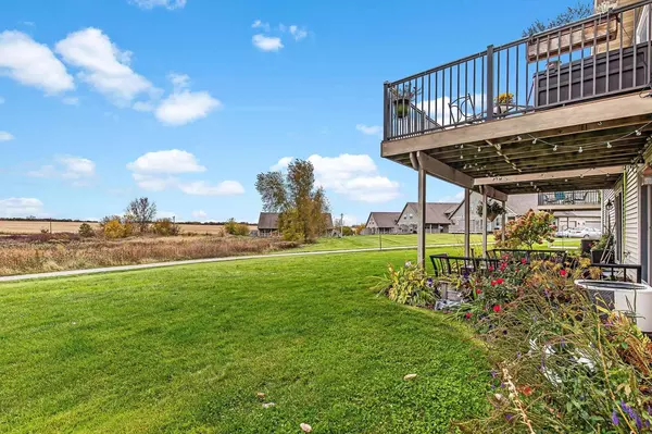 105 COMMUNITY DR, Fall River, WI 53932