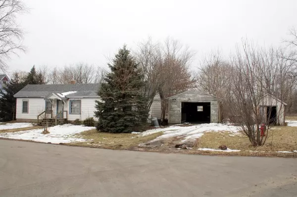 203 PRAIRIE ST, Sharon, WI 53585