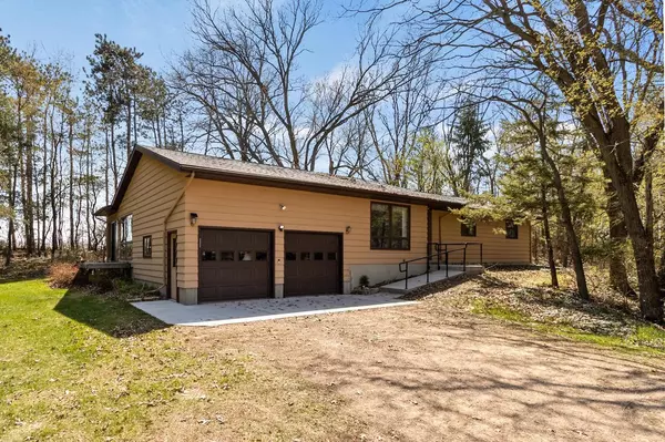 W2423 Palmer Rd, Fall River, WI 53932