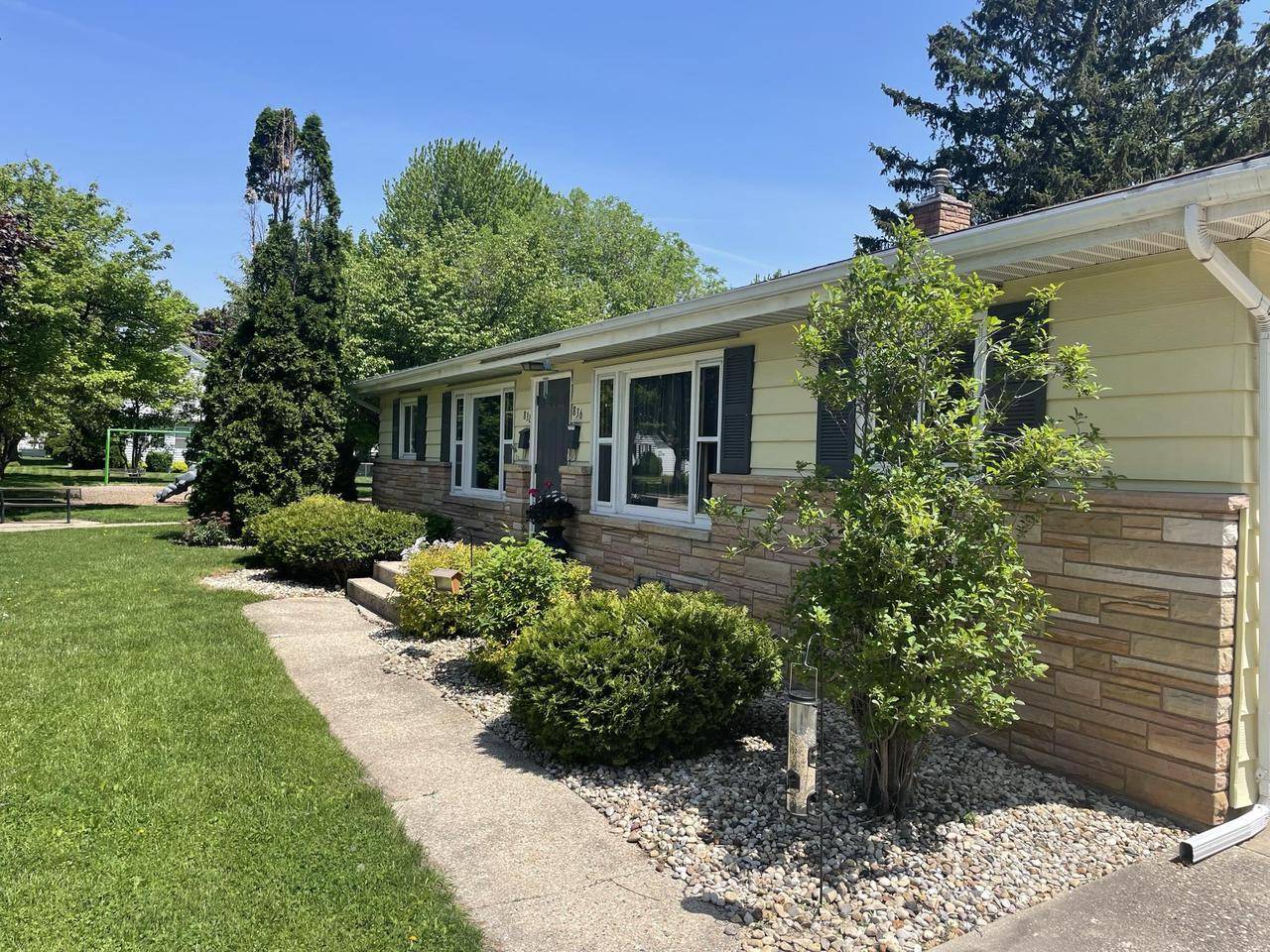 Janesville, WI 53545,836-838 Eisenhower Avenue